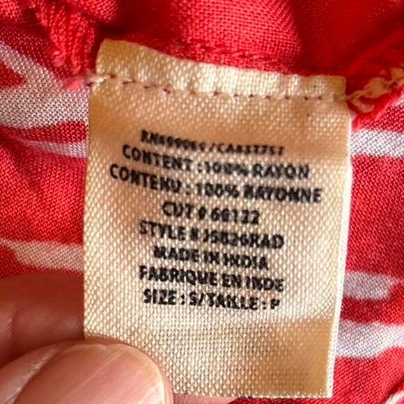 Red and white rayon billabong top - Picture 5 of 5